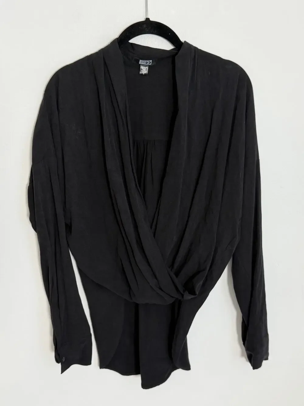 Natalie‎ Busby Black Crossover top size small